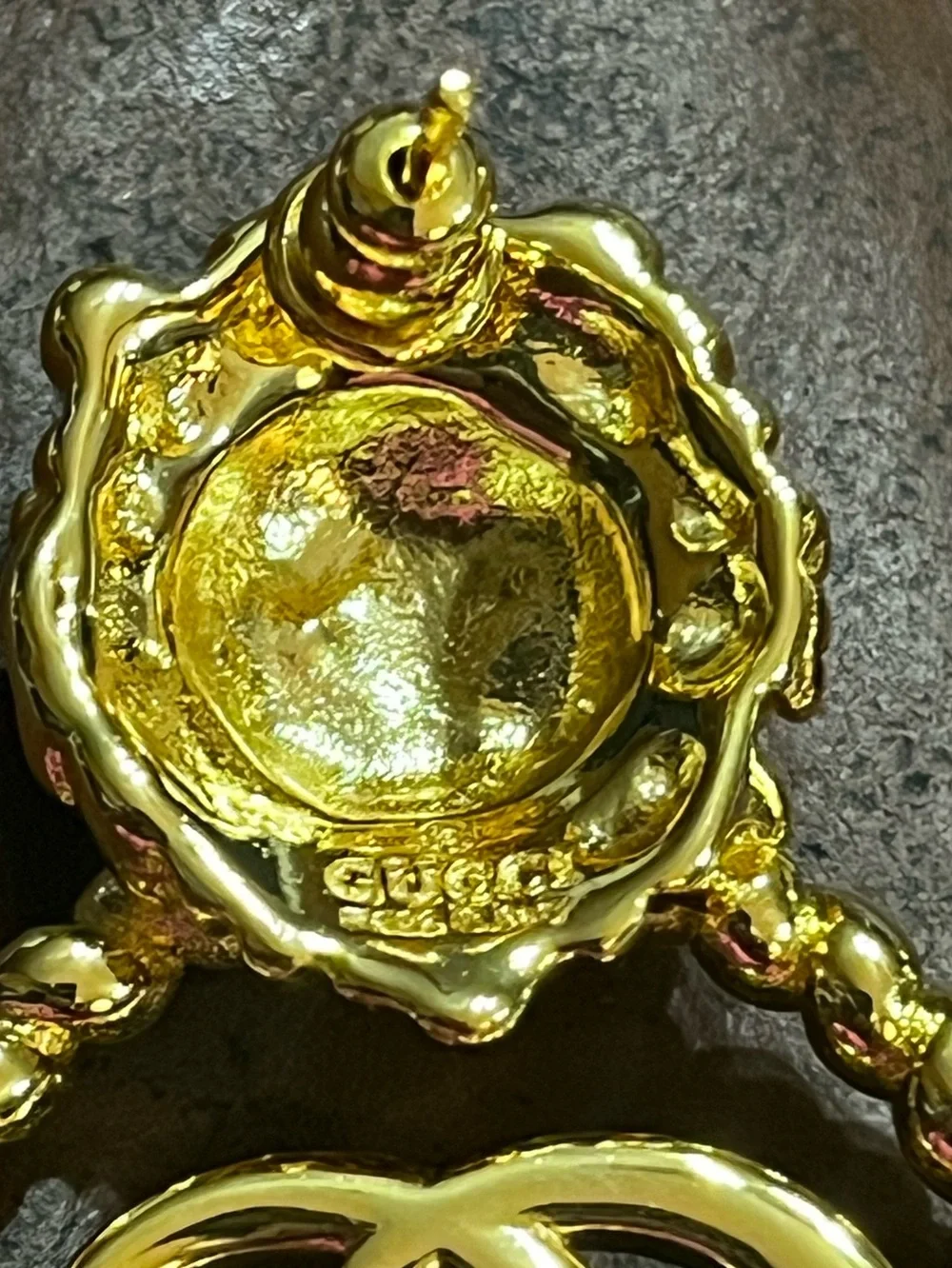 🦁 Gucci. Vintage Lion Door Knocker Letter Logo Gold Tone Earrings